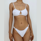 Traje de baño de bikini de tirantes finos con textura hueca